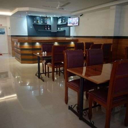 Hotel Priya Chengannur Kültér fotó