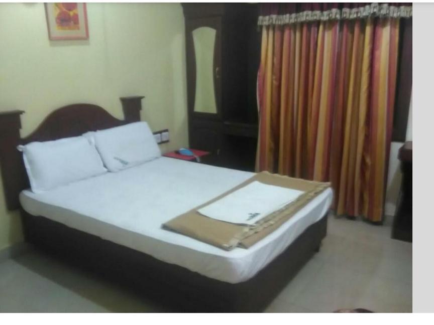 Hotel Priya Chengannur Kültér fotó