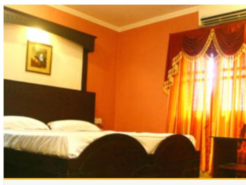 Hotel Priya Chengannur Kültér fotó
