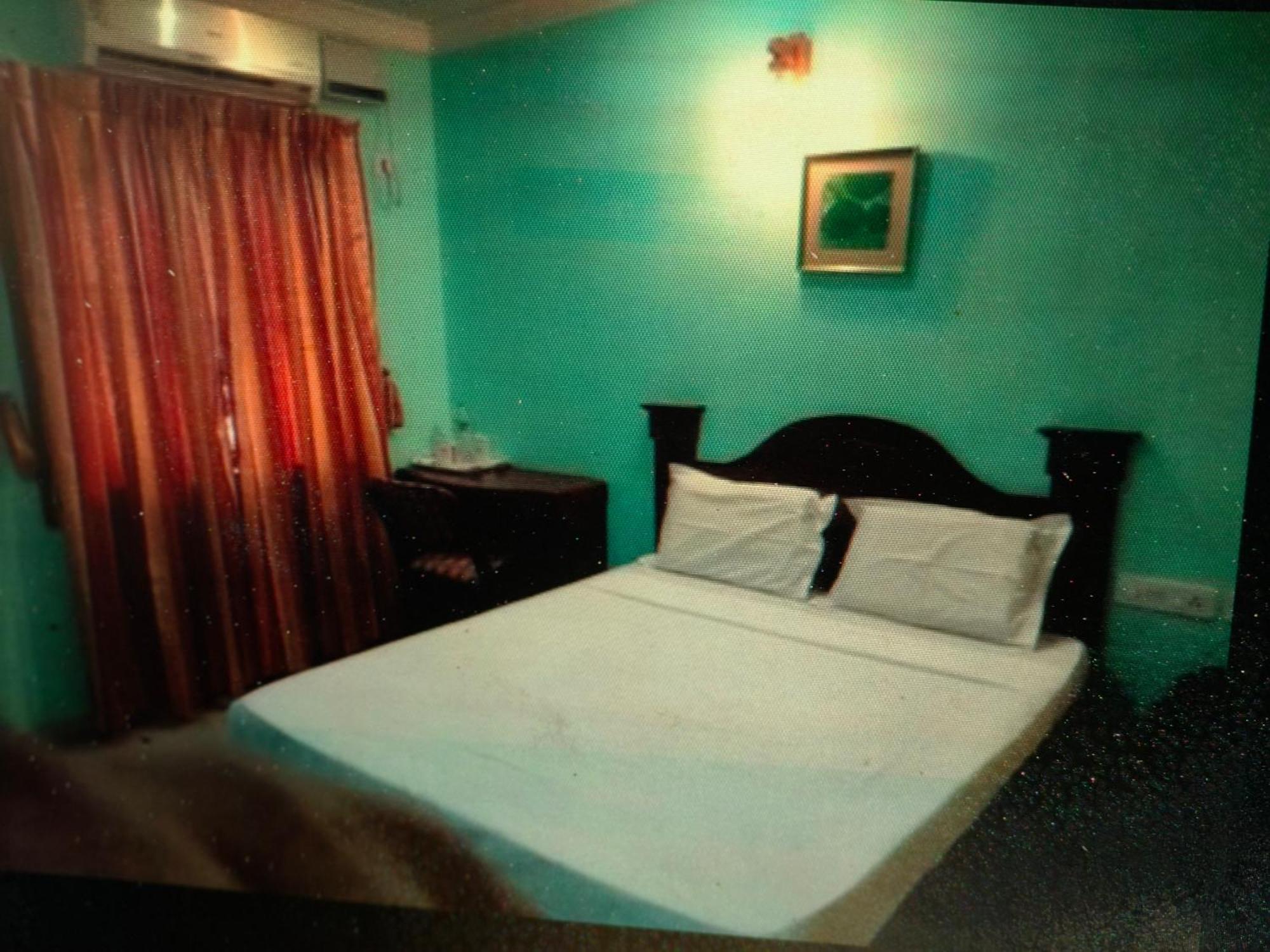 Hotel Priya Chengannur Kültér fotó